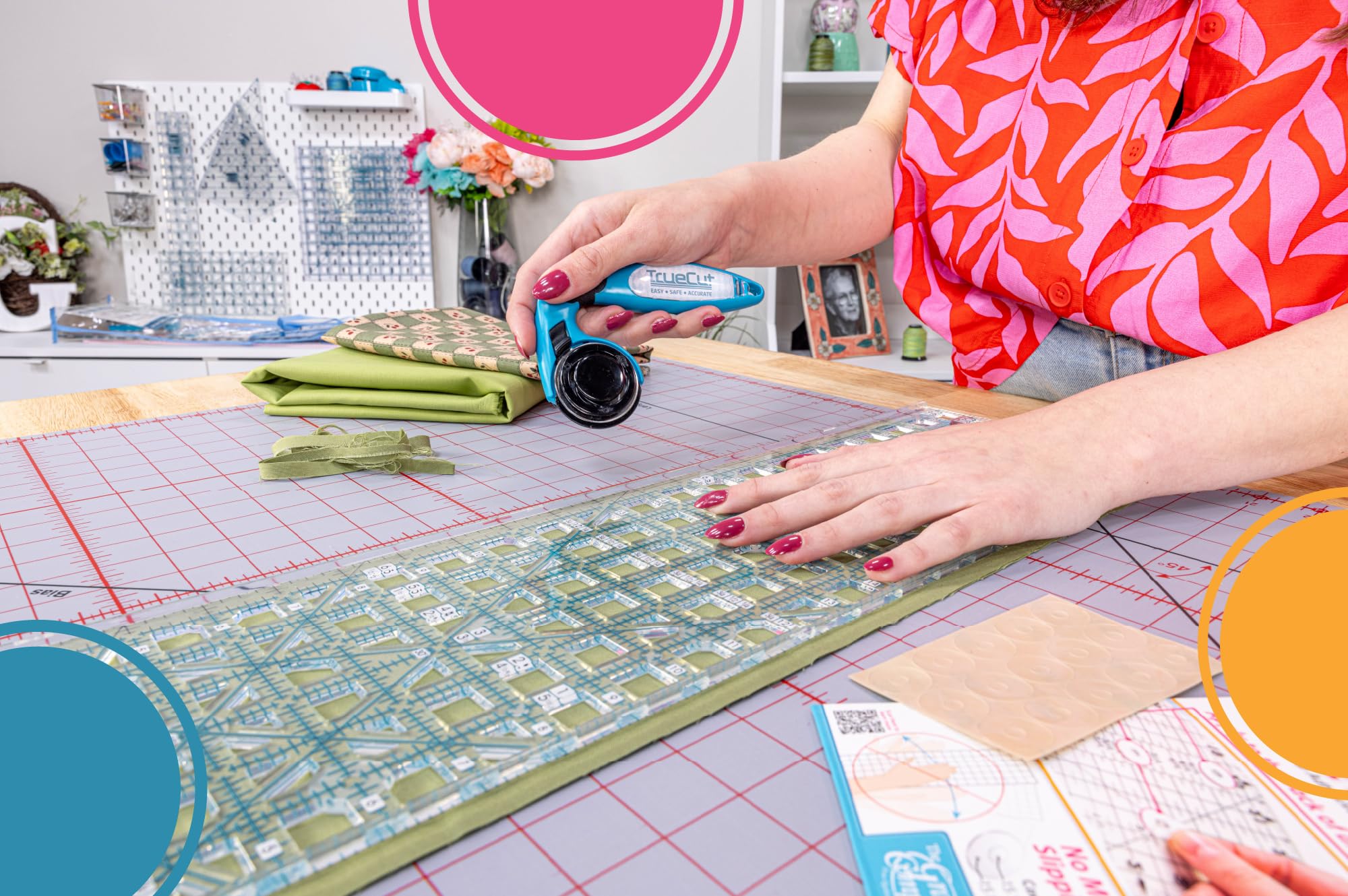 TrueCut My Comfort Rotary Cutter - 45mm Ergonomic Wheel Cutter for Fabric, Quilting, Sewing, Crafting - Left or Right-Handed - Track-and-Guide Ruler - Quilting and Sewing Supplies