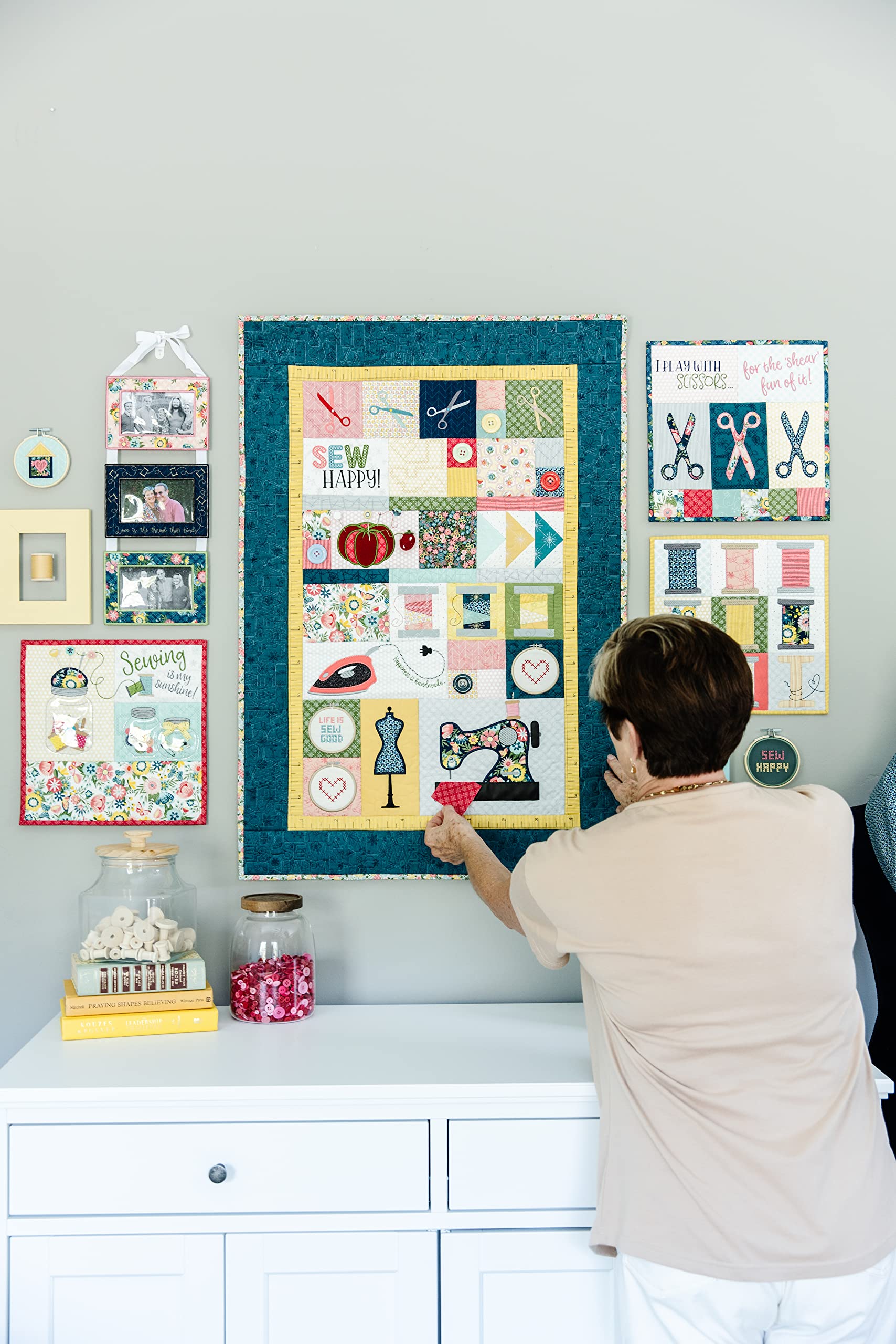 Kimberbell Oh, Sew Delightful Featured Quilt Machine Embroidery Design CD, 8 Bonus Projects: Complete Size 26x38”, Three 12x12” Quilts, 2 Mini Hoops, Easy Step-By-Step Instructions, Made in USA